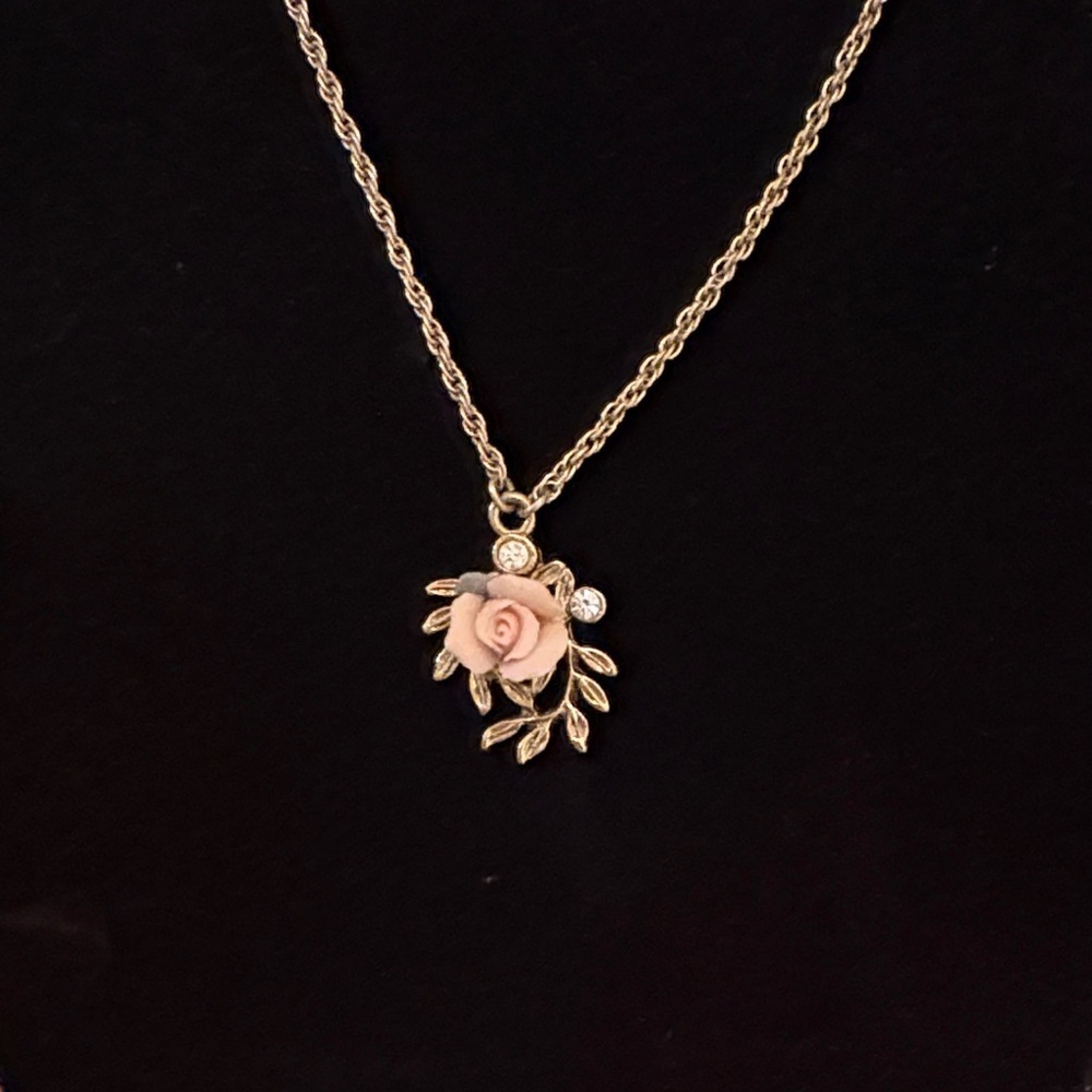 Chic Gold Necklace with Pink Rose Pendant 1928 Brand